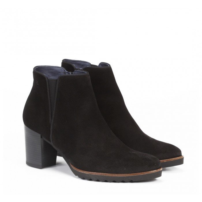Botines de mujer Dorking by Fluchos de piel Calf color negro.