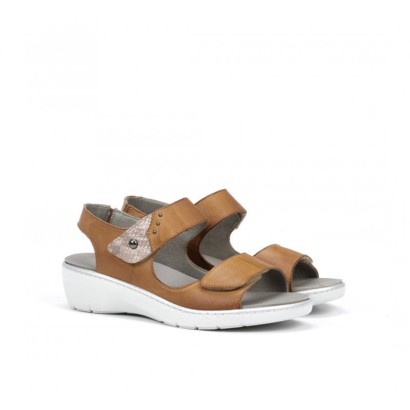 Cómodas sandalias de mujer Fluchos Solly F0763 piel samun color camel.