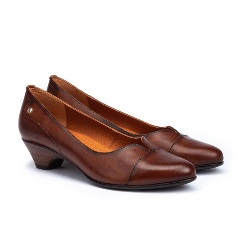 Zapatos salón mujer Pikolinos Blanca W9J5964 piel vacuno color cuero.