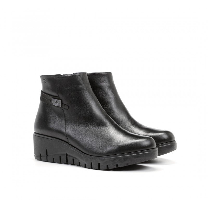 Botines de mujer con cuña Fluchos Manny F1014 piel sugar color negro.