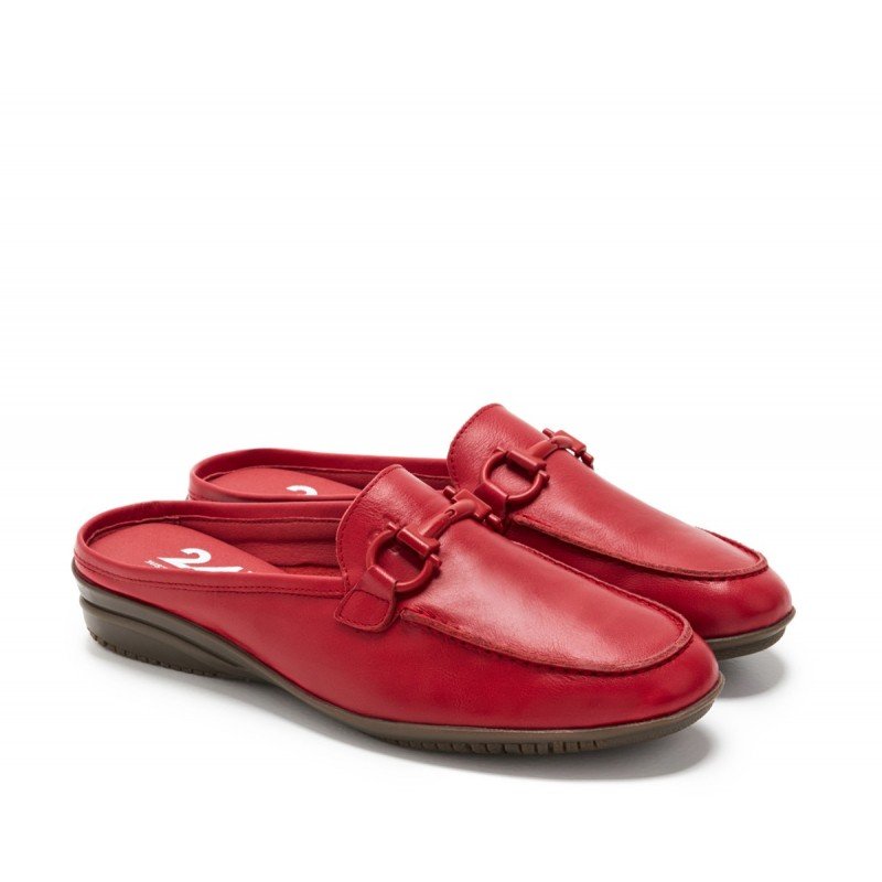 Zuecos planos de mujer 24 Hrs 23150 piel color rojo y suela de goma.