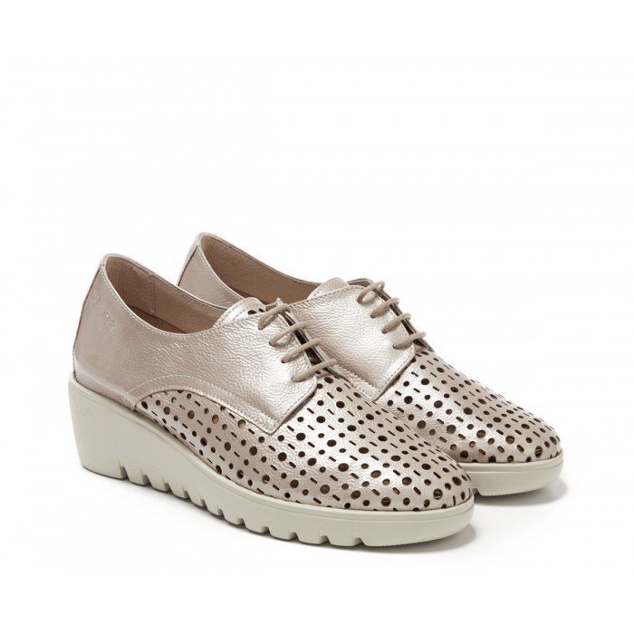 Blucher cuña mujer 24 Hrs 24856 en piel perforada taupe.