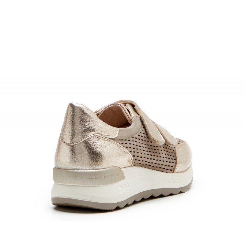 Zapatos de mujer 24 Hrs 23972 piel nobuck perforada taupe y velcros.