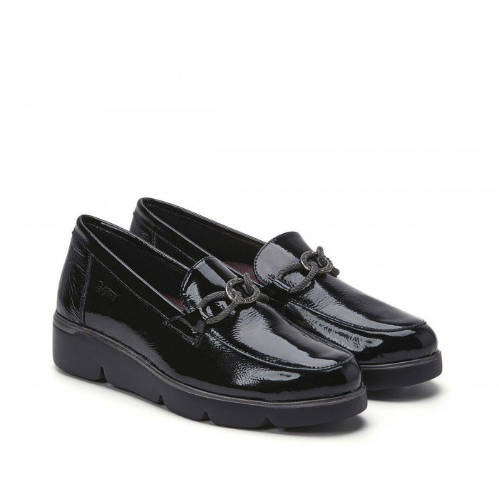 Mocasines cuña mujer 24 Hrs 25056 charol negro elegantes y cómodos.