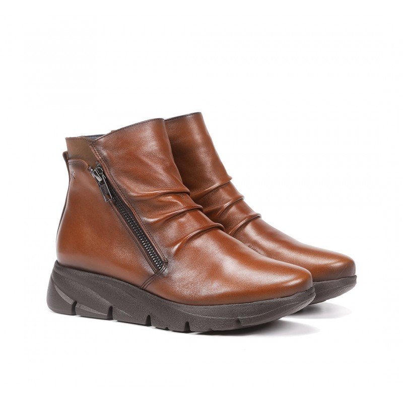 Cómodos botines de mujer Fluchos Bona F1366 de piel sugar color cuero.