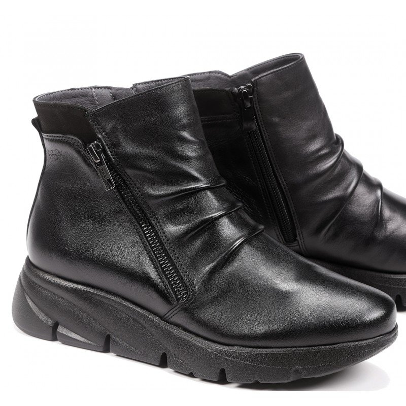 Cómodos botines de mujer Fluchos Bona F1366 de piel sugar color negro.