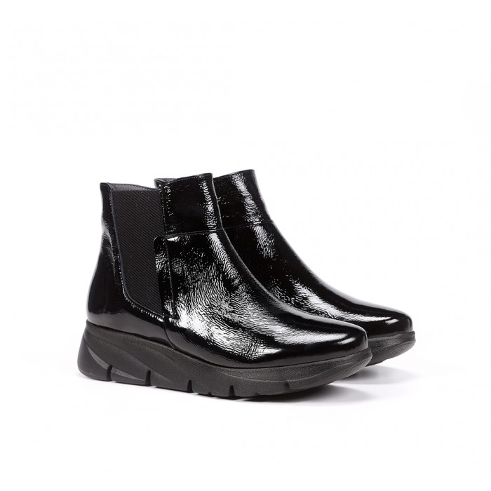 Cómodos botines de mujer Fluchos Bona F1361 de piel naplak color negro